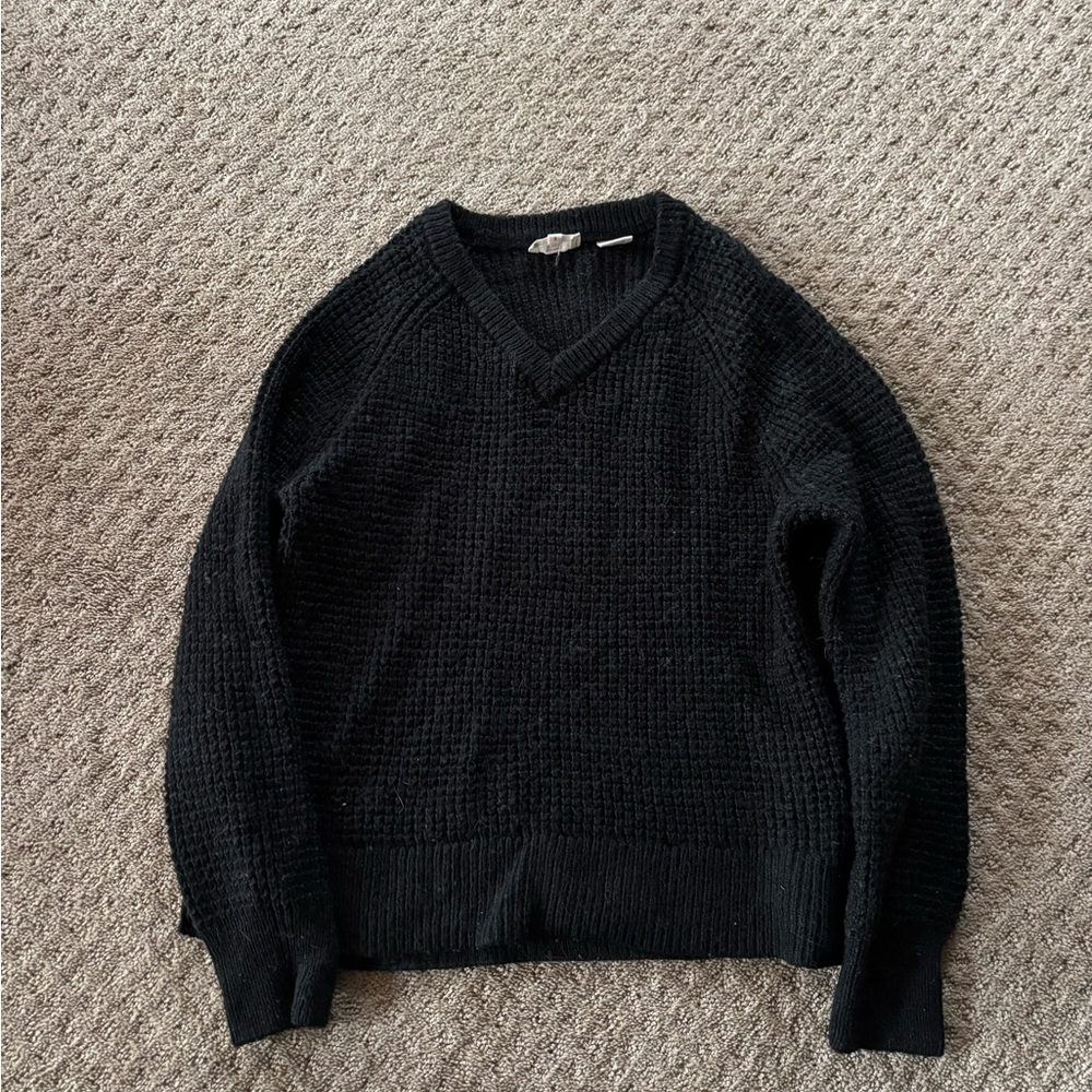 Levi’s Women’s Knit V-Neck Sweater Black